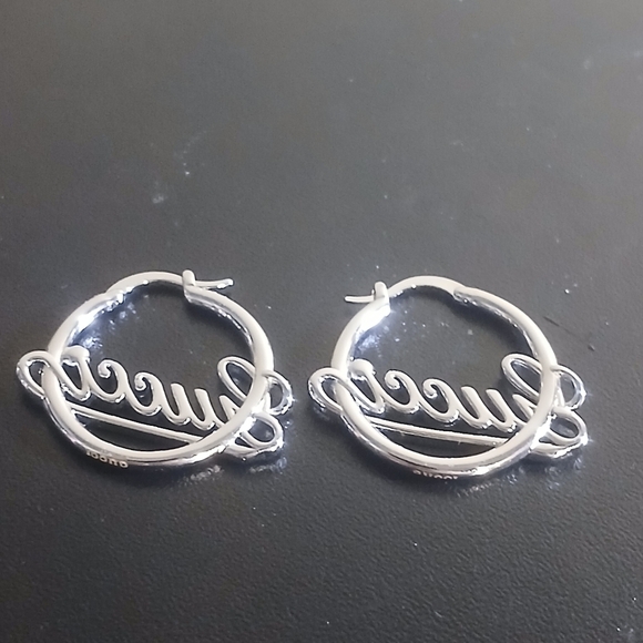 Gucci Silver Cursive Logo Hoop Earrings - Picture 5 of 8